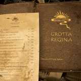 In un ripostiglio scoviamo addirittura un menu delle pizze. E cos� per un attimo immaginiamo di tornare indietro nel tempo e di ordinarne una, magari "cullati" dalla voce inimitabile di Barry White